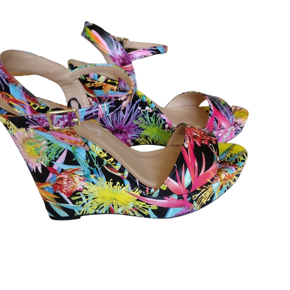 tropical design wedge sandals by Jasmin size 9M